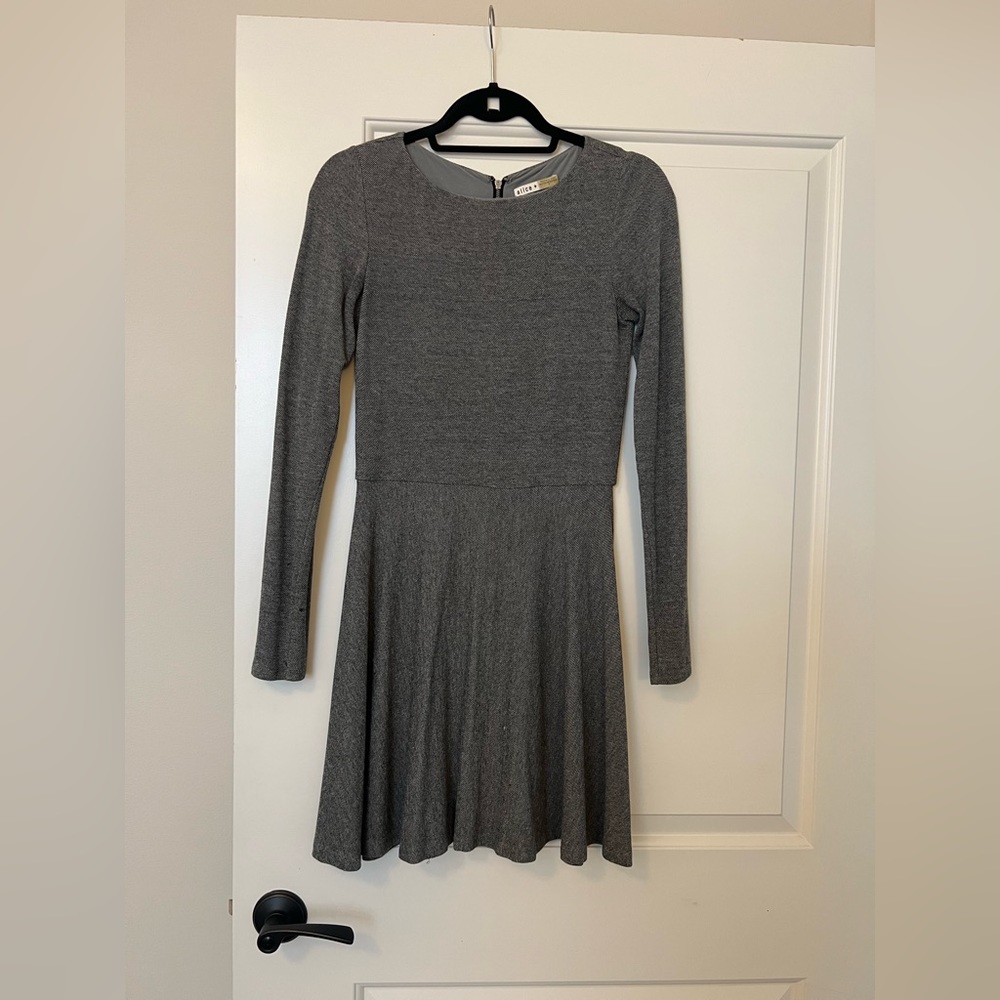 Alice + Olivia grey knit dress - size 4.